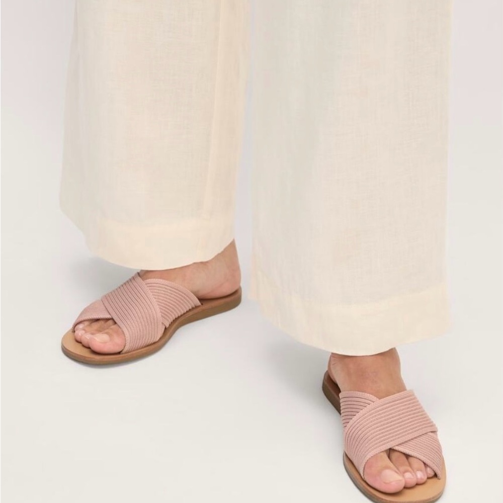 Everlane The Day Crossover Sandal in Pale Pink